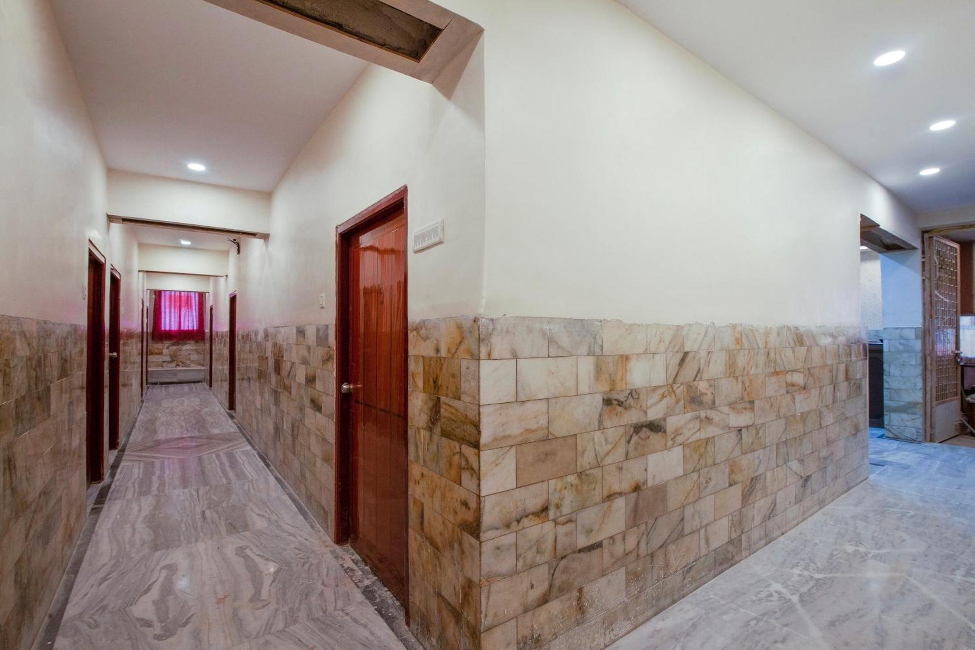 Super Hotel O Holiday Rani Gunj Opp Punjab National Bank Secunderabad Exterior photo