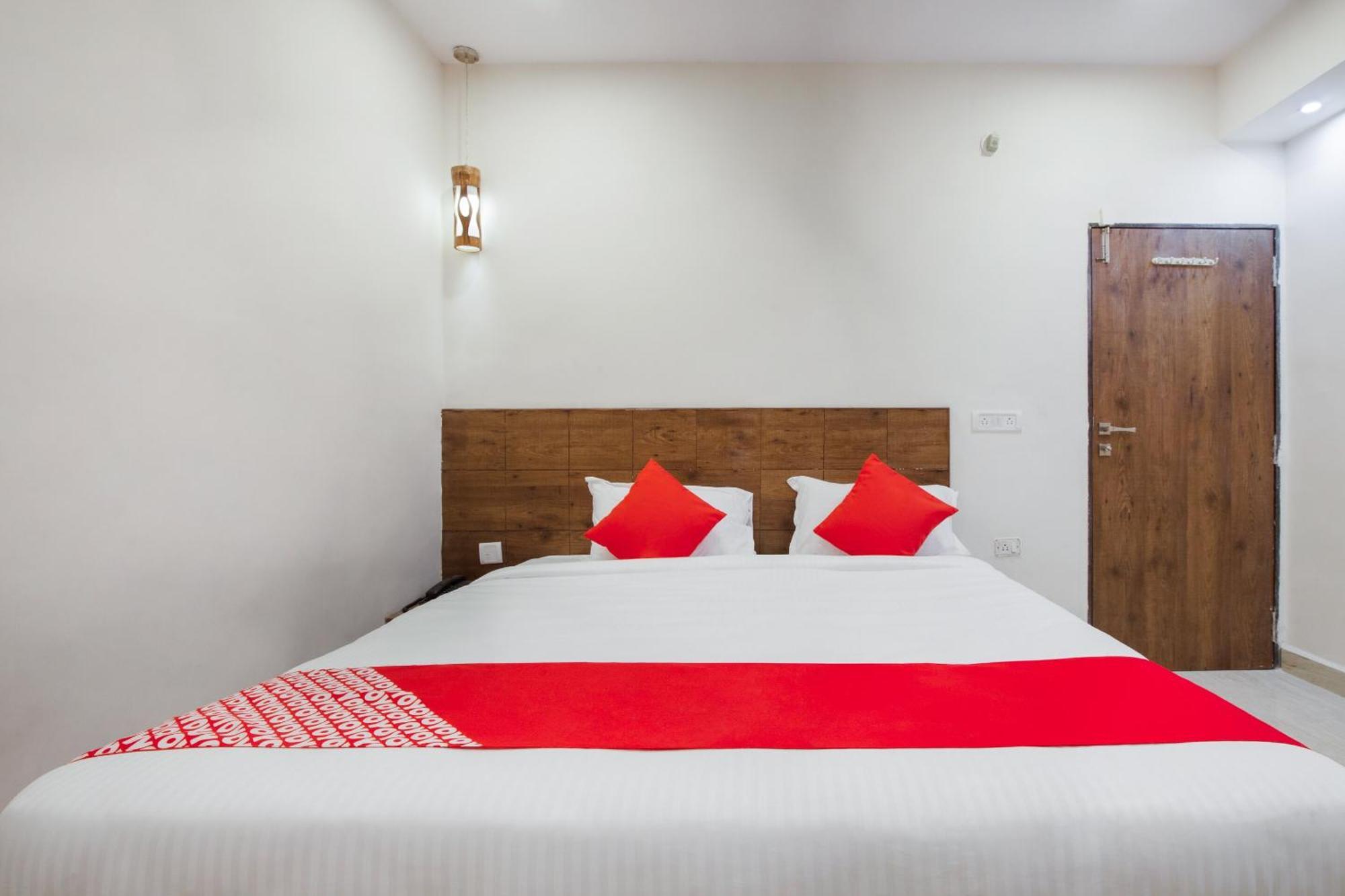 Super Hotel O Holiday Rani Gunj Opp Punjab National Bank Secunderabad Exterior photo